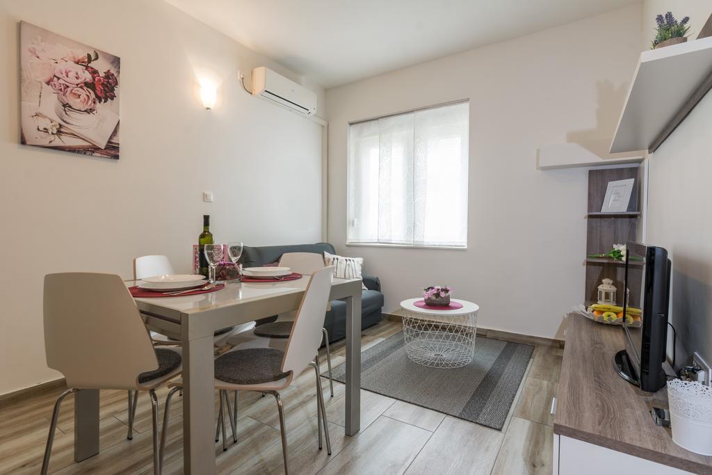 Melita Center Apartment Zadar Bagian luar foto
