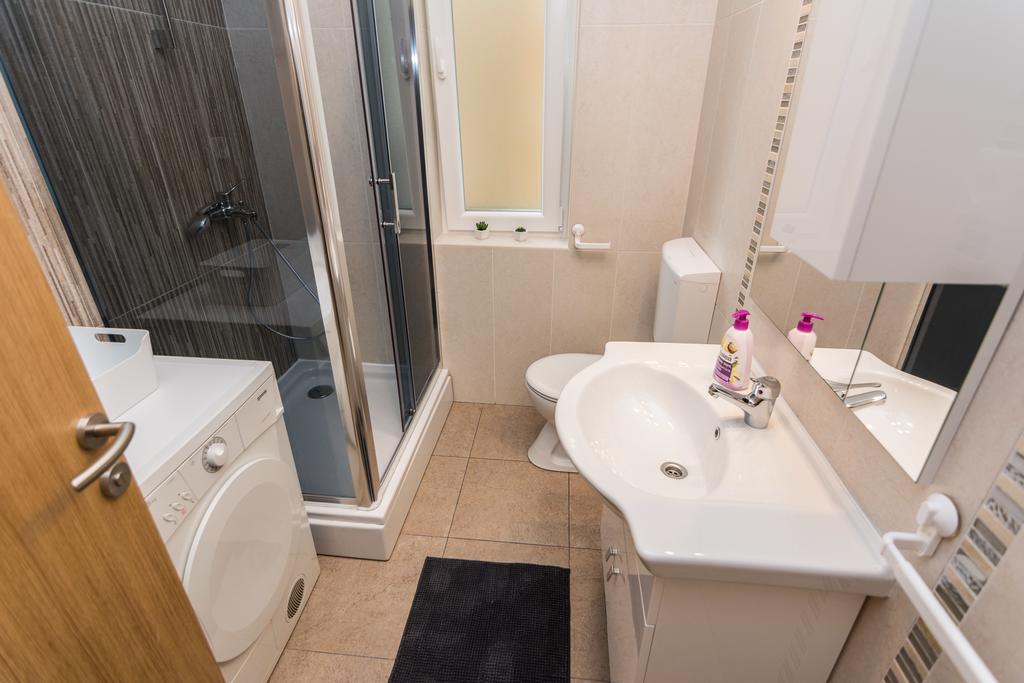 Melita Center Apartment Zadar Bagian luar foto