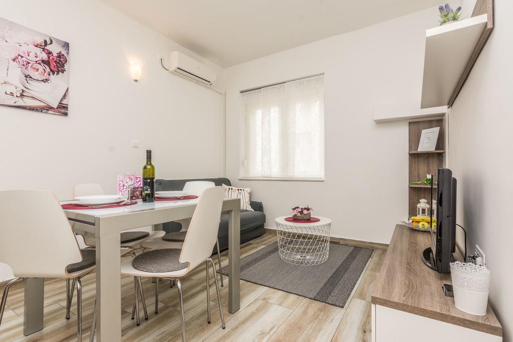 Melita Center Apartment Zadar Bagian luar foto